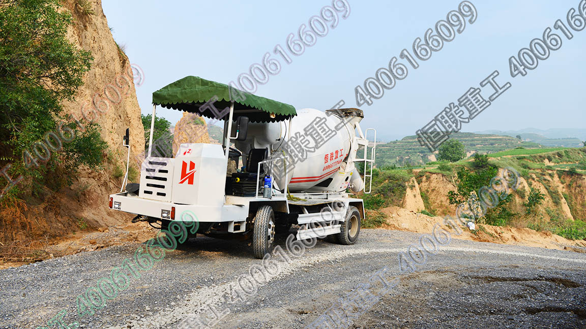 3方四不像攪拌車山西山區(qū)鄉(xiāng)村山路建設