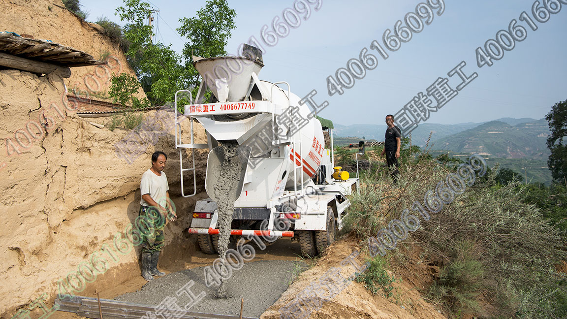 3方四不像攪拌車山西山區(qū)鄉(xiāng)村山路建設