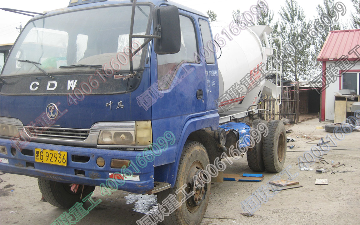 黑龍江雞西市改裝的小型攪拌車