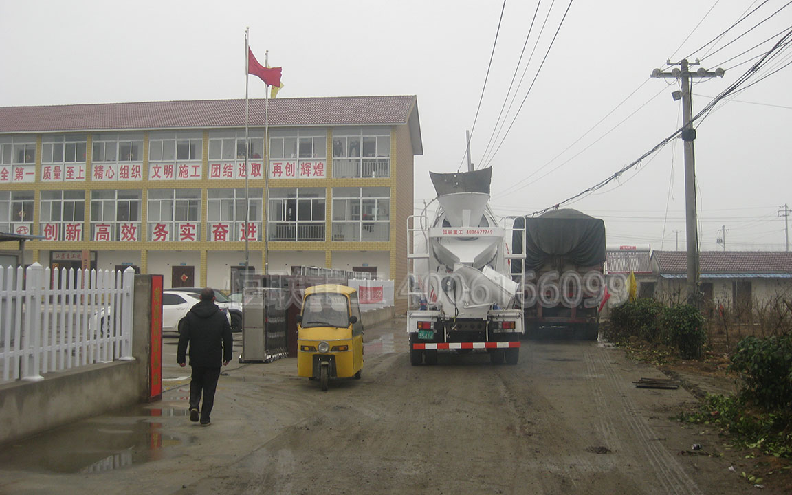 連云港農(nóng)用車改裝小型攪拌車圖片