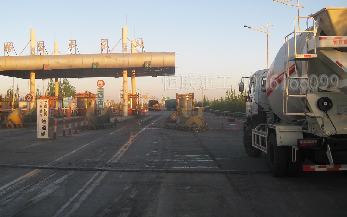 西藏銷售小型攪拌車在進(jìn)藏途中