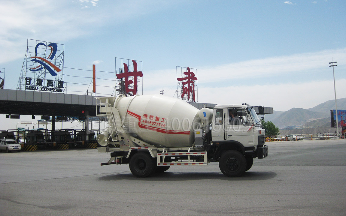 西藏銷售小型攪拌車在進(jìn)藏途中