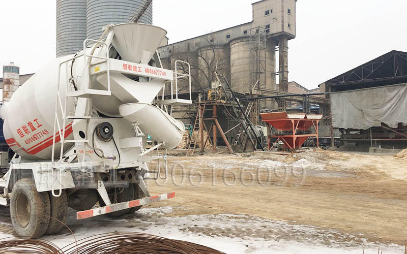 看看在山西二手車(chē)改裝的水泥攪拌車(chē)效果