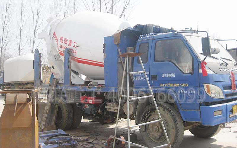 山東濰坊福田時(shí)代改裝的小型攪拌車