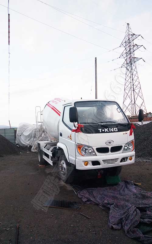 青海在哪里使用2方小型攪拌車做牧民污水處理工程